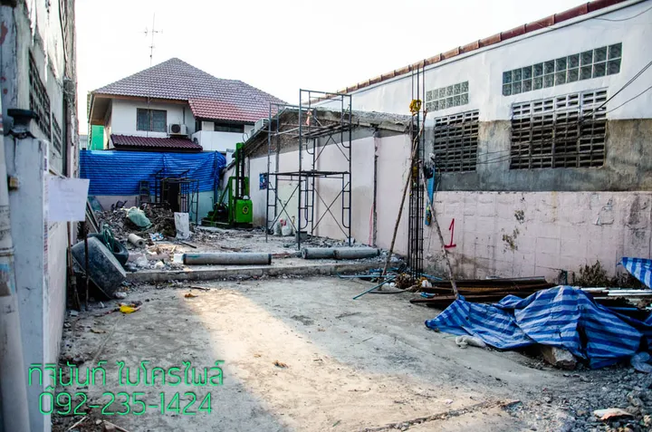 พื้นที่ก่อสร้างบ้านในชุมชนใกล้ตลาดสี่มุมเมือง
